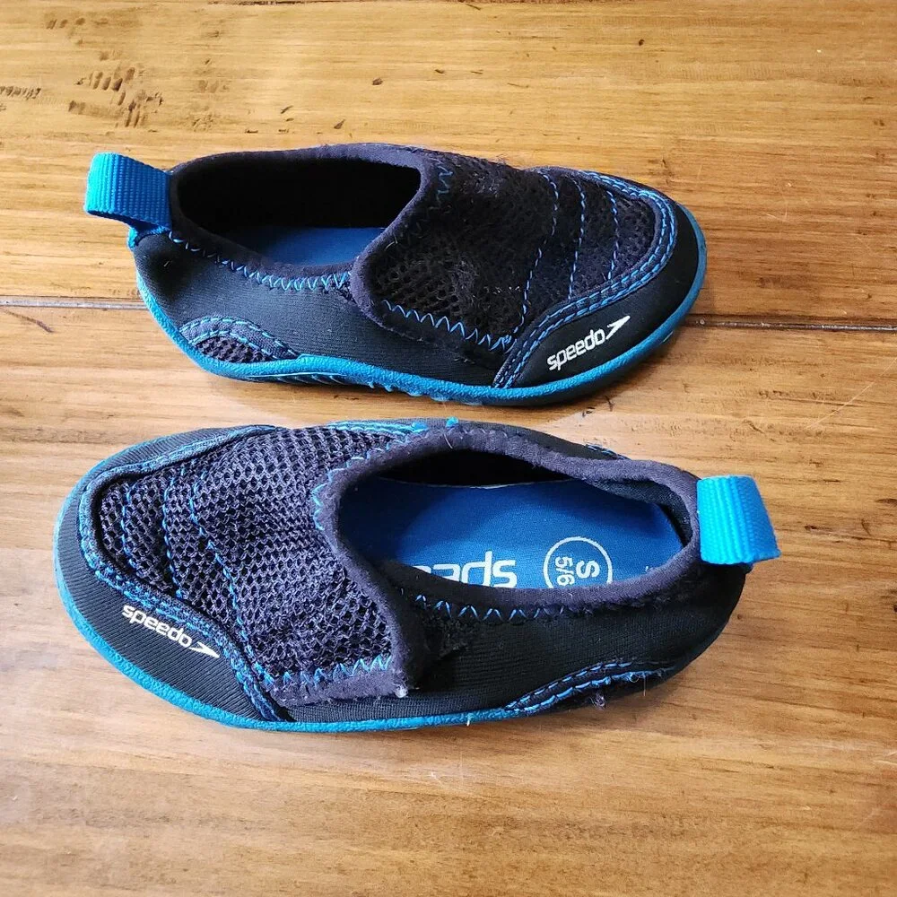 Speedo toddler Boys water shoes Size Small 5/6